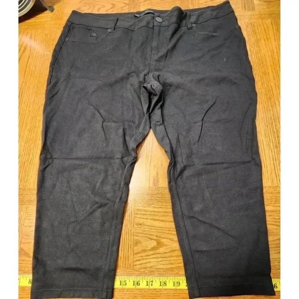 Maurice's Black Cropped Ponte Pants XXL, Inseam 20.5"